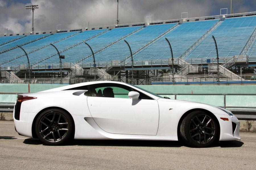  Lexus LF-A 2010 года  (фото 137 из 213)